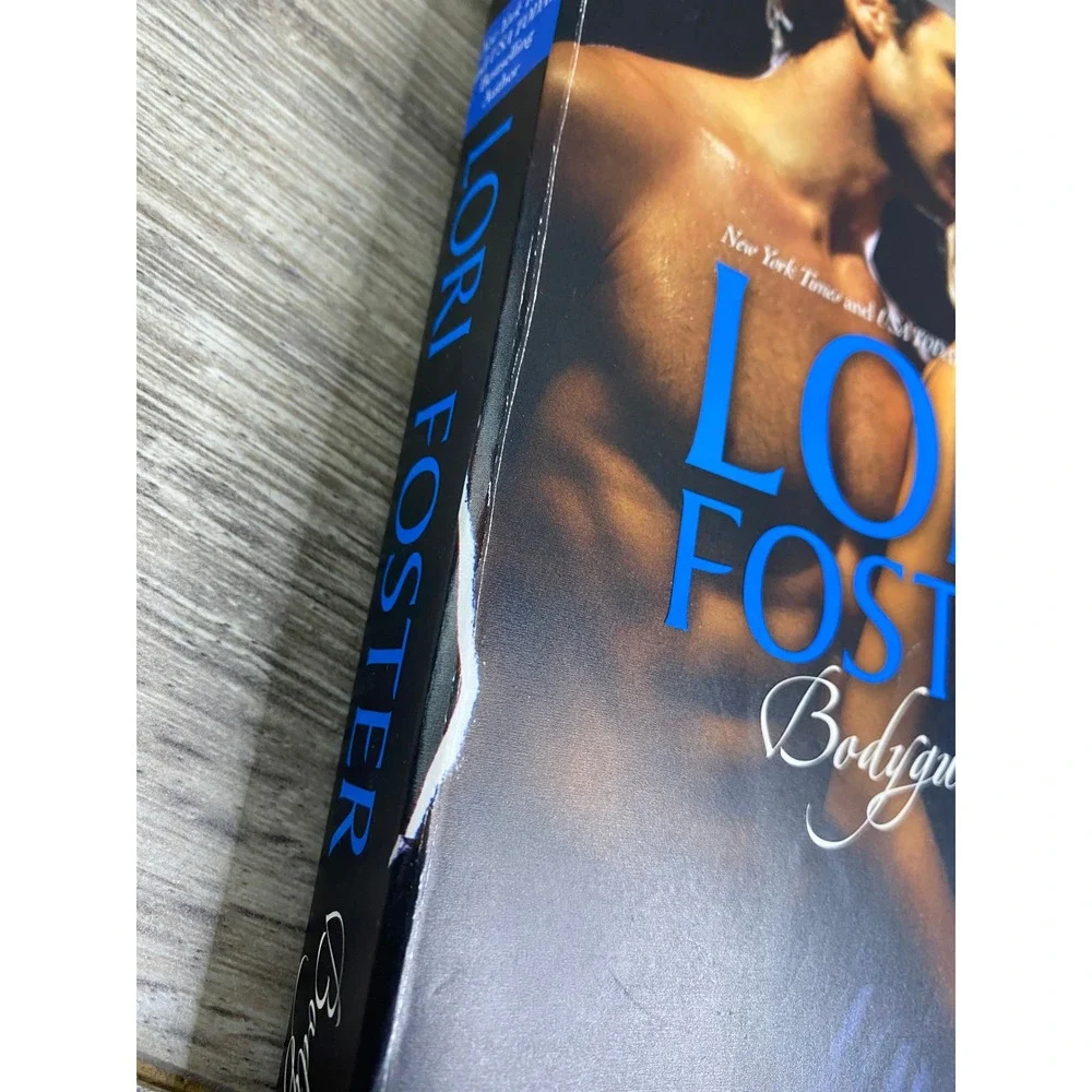 Lori Foster Bodyguard Paperback Anthology Outrageous & Riley Romance 2009‎ HQN